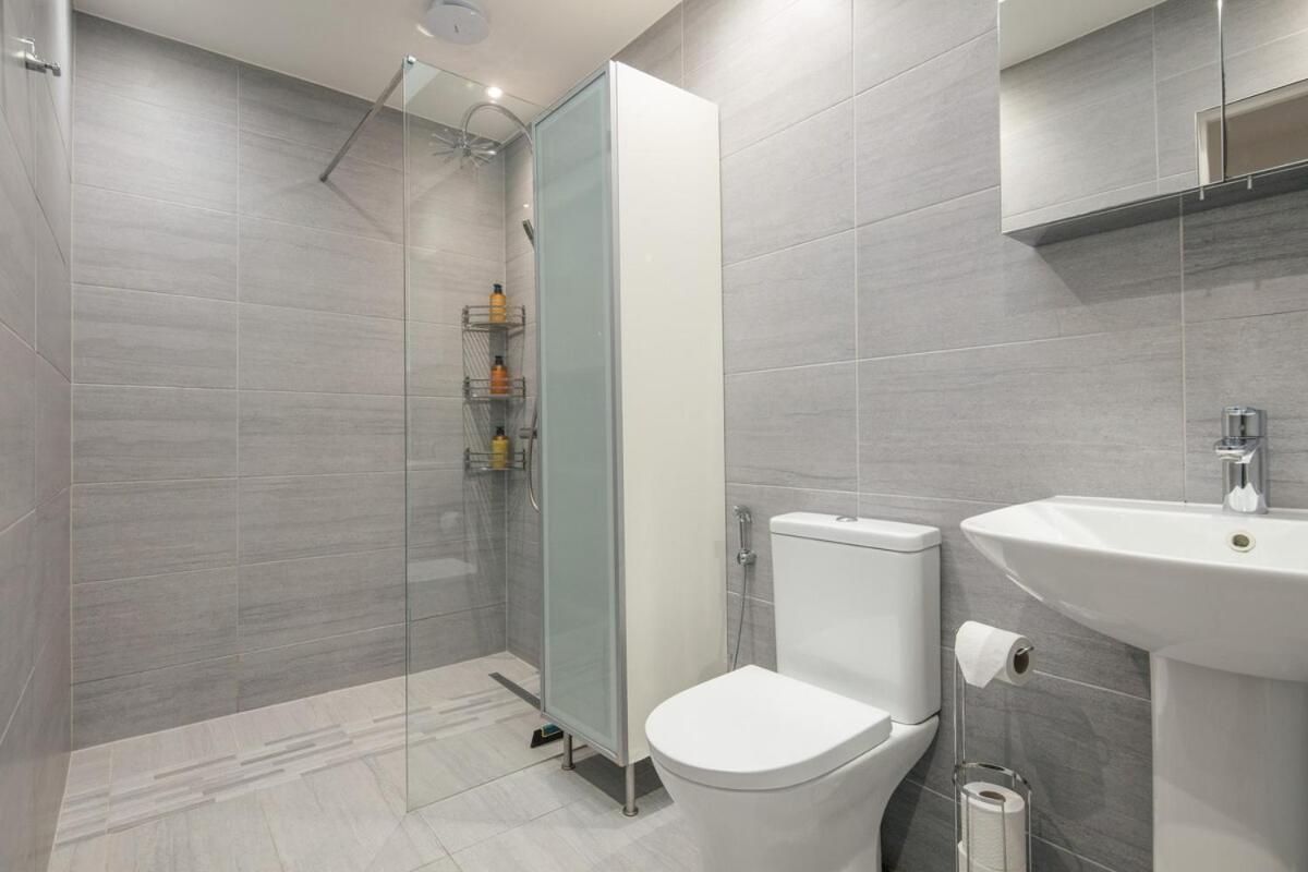 Spacious 3 Bedroom Home With Ps5 And Pool Table Near O2 Arena Canary Wharf And Elizabeth Line To Central Londres Exterior foto