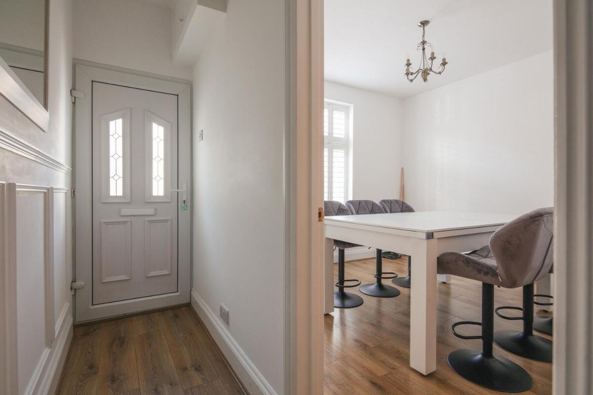 Spacious 3 Bedroom Home With Ps5 And Pool Table Near O2 Arena Canary Wharf And Elizabeth Line To Central Londres Exterior foto