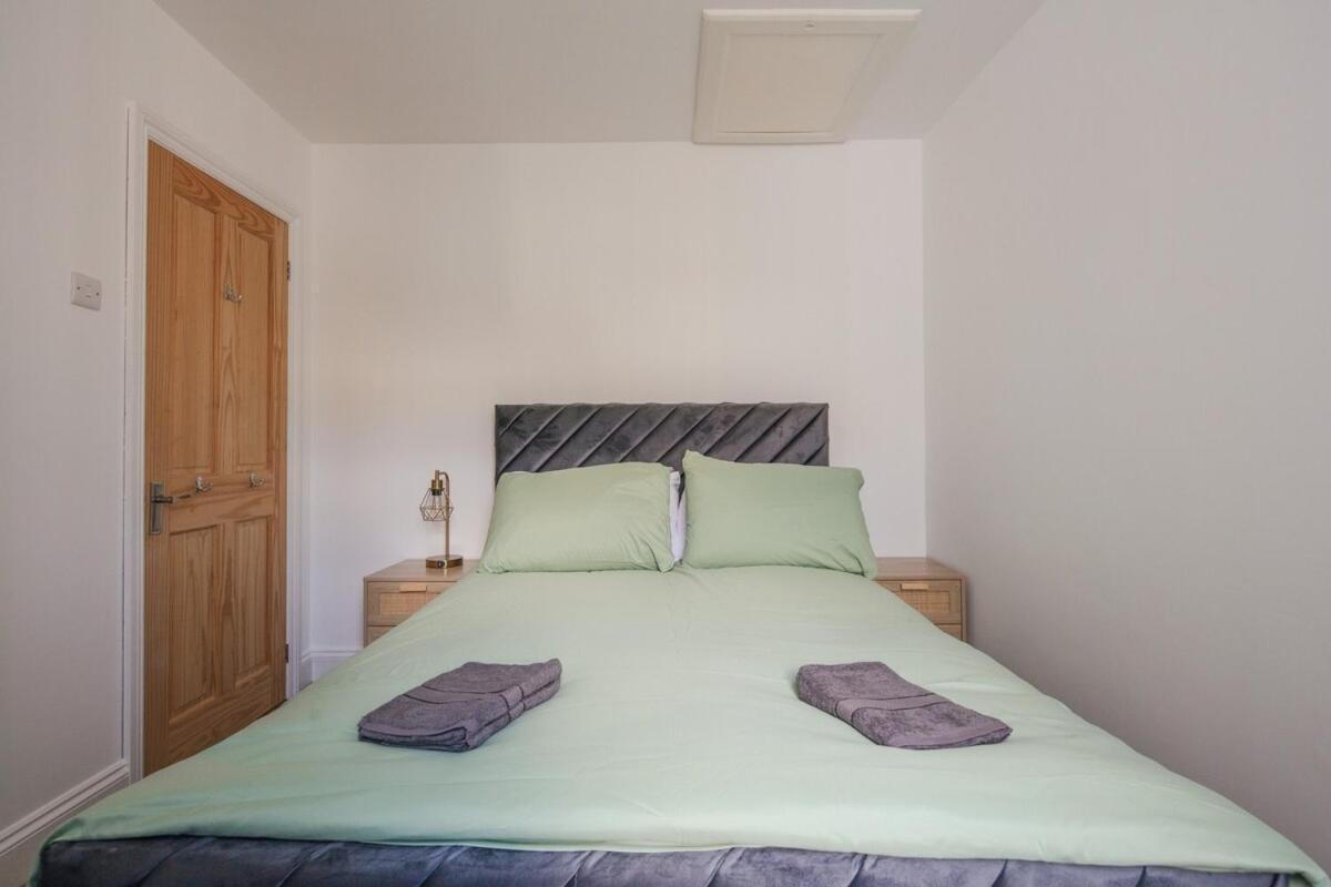 Spacious 3 Bedroom Home With Ps5 And Pool Table Near O2 Arena Canary Wharf And Elizabeth Line To Central Londres Exterior foto