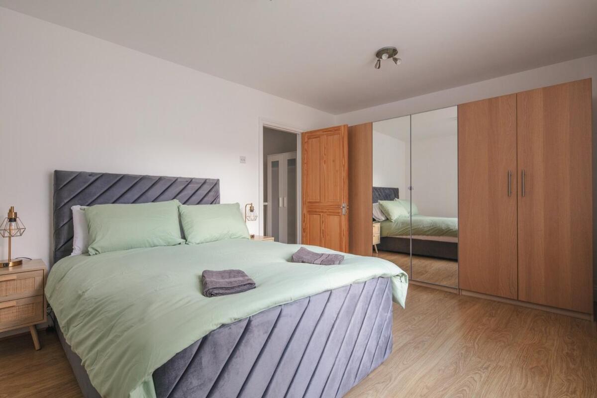Spacious 3 Bedroom Home With Ps5 And Pool Table Near O2 Arena Canary Wharf And Elizabeth Line To Central Londres Exterior foto