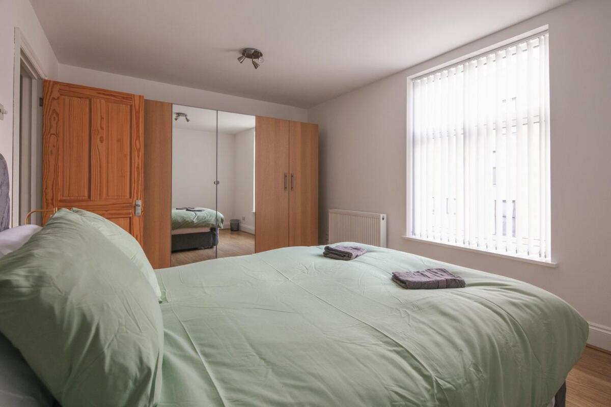 Spacious 3 Bedroom Home With Ps5 And Pool Table Near O2 Arena Canary Wharf And Elizabeth Line To Central Londres Exterior foto
