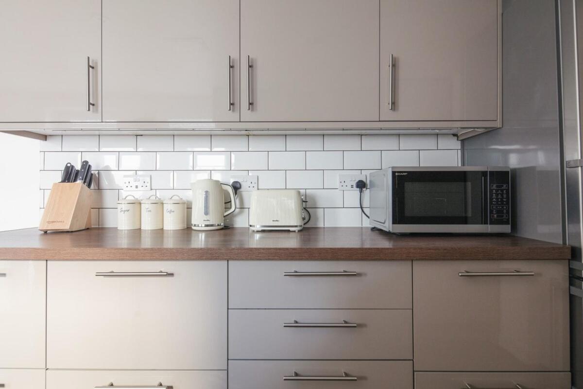 Spacious 3 Bedroom Home With Ps5 And Pool Table Near O2 Arena Canary Wharf And Elizabeth Line To Central Londres Exterior foto
