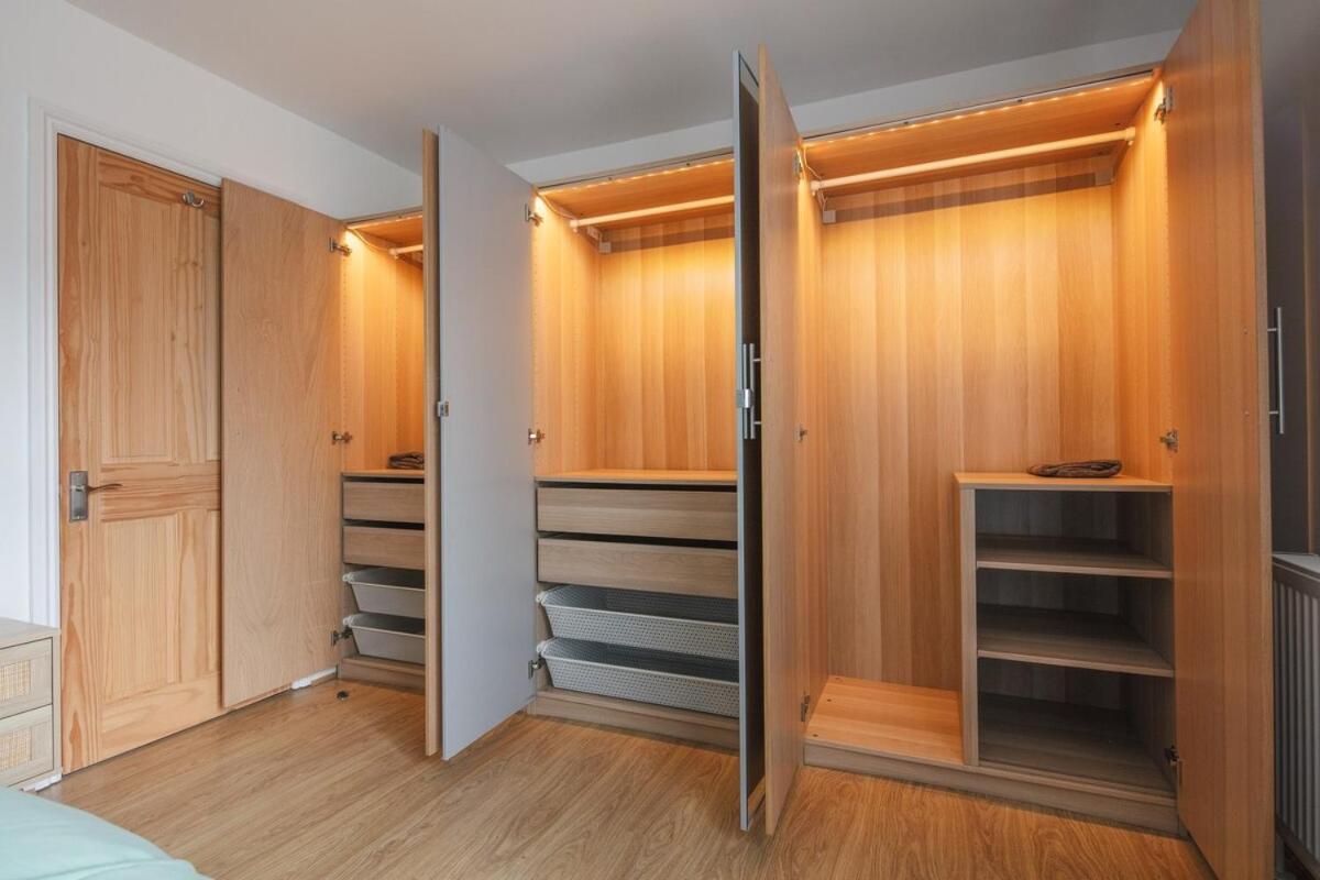 Spacious 3 Bedroom Home With Ps5 And Pool Table Near O2 Arena Canary Wharf And Elizabeth Line To Central Londres Exterior foto