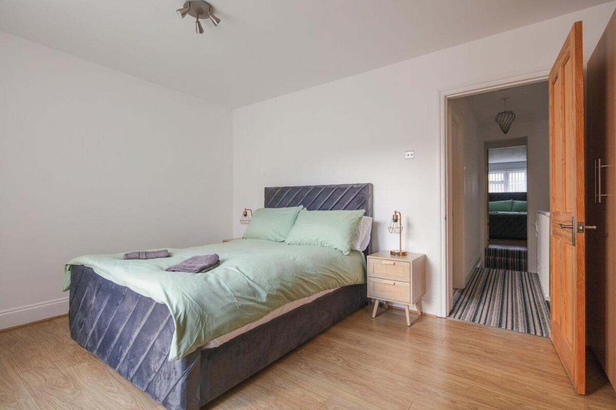 Spacious 3 Bedroom Home With Ps5 And Pool Table Near O2 Arena Canary Wharf And Elizabeth Line To Central Londres Exterior foto