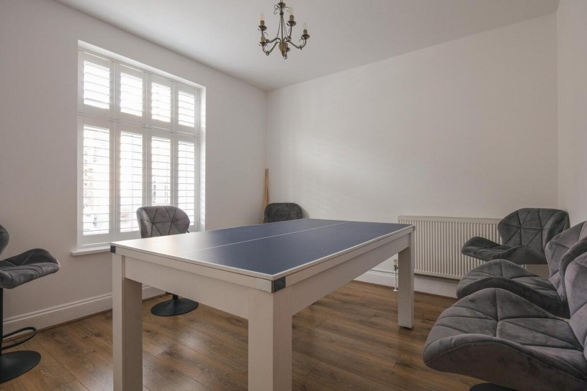 Spacious 3 Bedroom Home With Ps5 And Pool Table Near O2 Arena Canary Wharf And Elizabeth Line To Central Londres Exterior foto